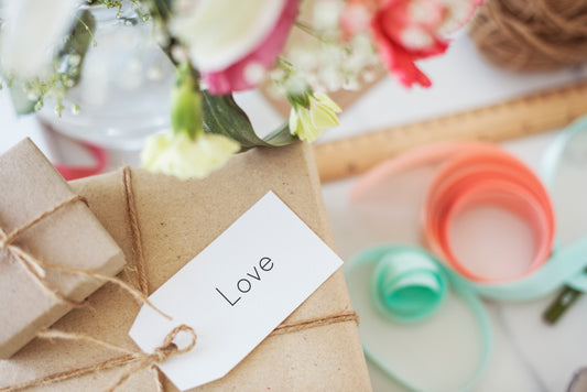The Ultimate Guide to Groomsmen and Bridesmaid Gifting